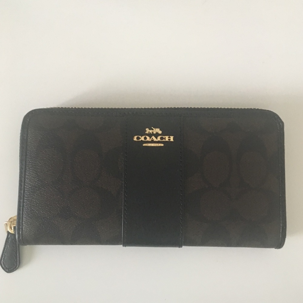 NEW Coach Zip Accordion Wallet